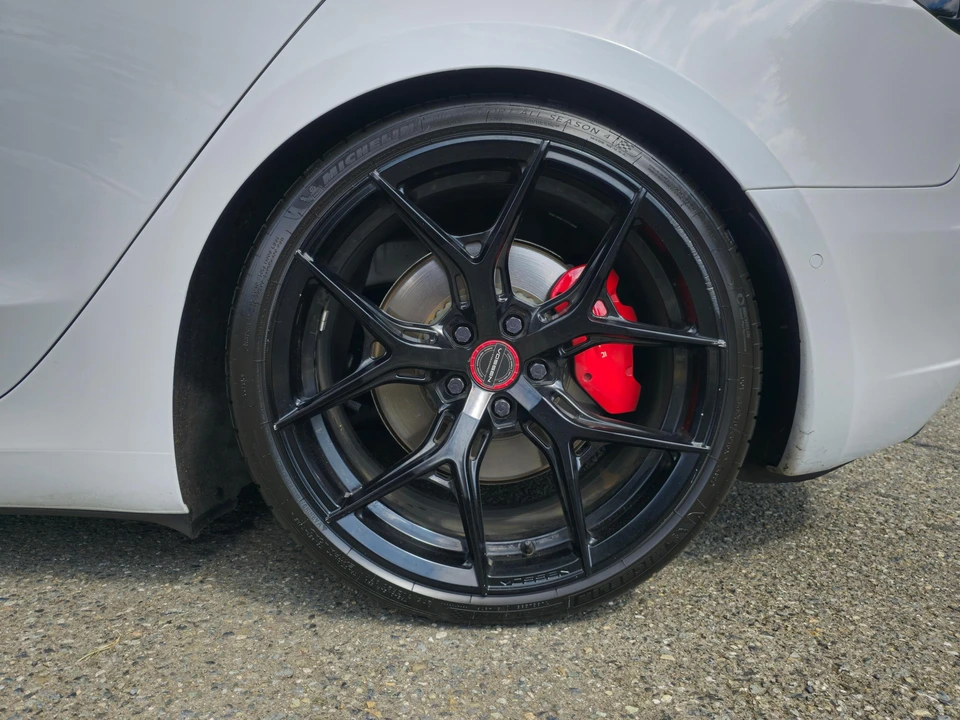 2020 Tesla Model 3 Performance - Image 21 of 31