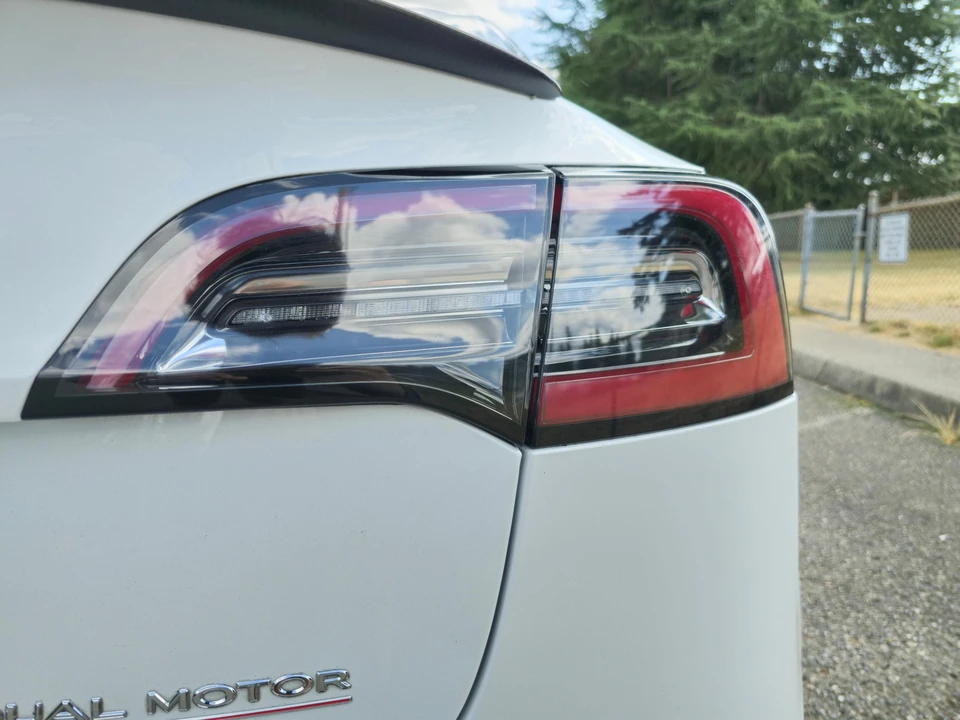 2020 Tesla Model 3 Performance - Image 13 of 31