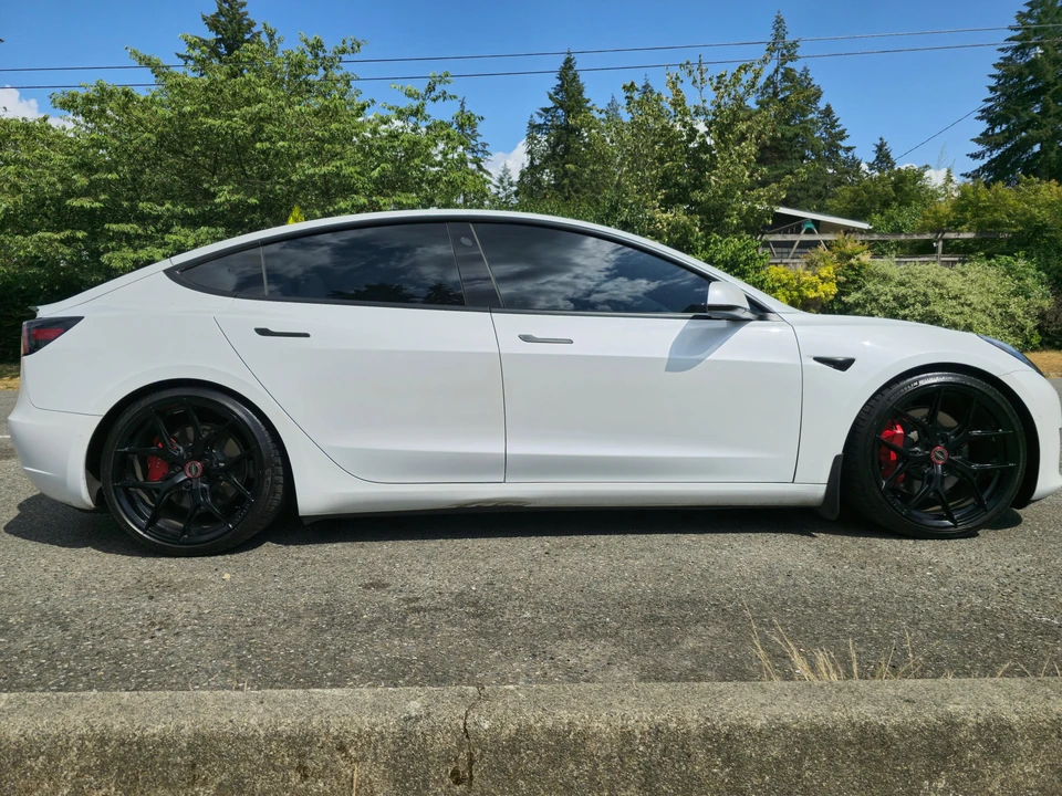2020 Tesla Model 3 Performance - Image 9 of 31