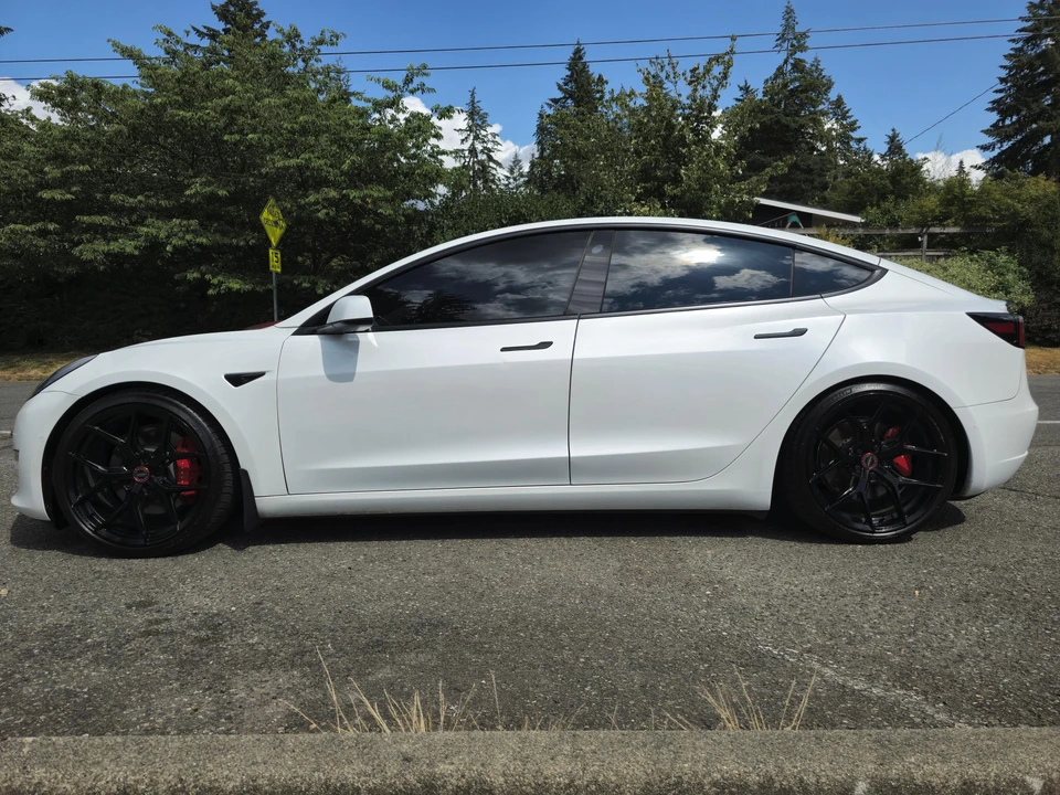 2020 Tesla Model 3 Performance - Image 7 of 31