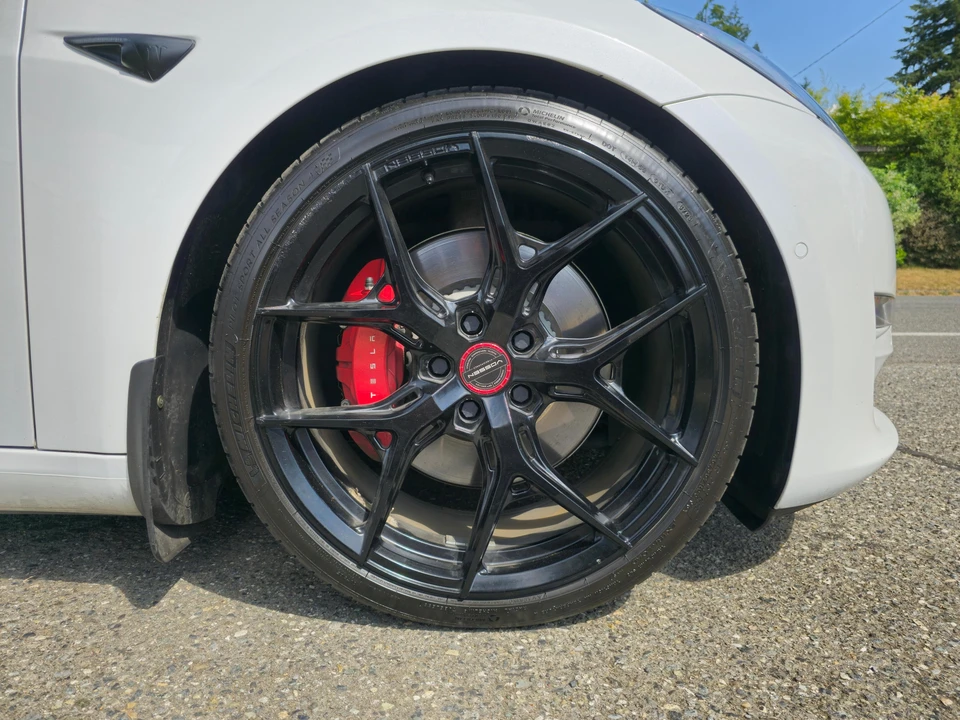 2020 Tesla Model 3 Performance - Image 23 of 31