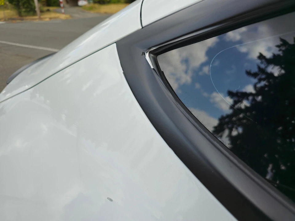 2020 Tesla Model 3 Performance - Image 18 of 31
