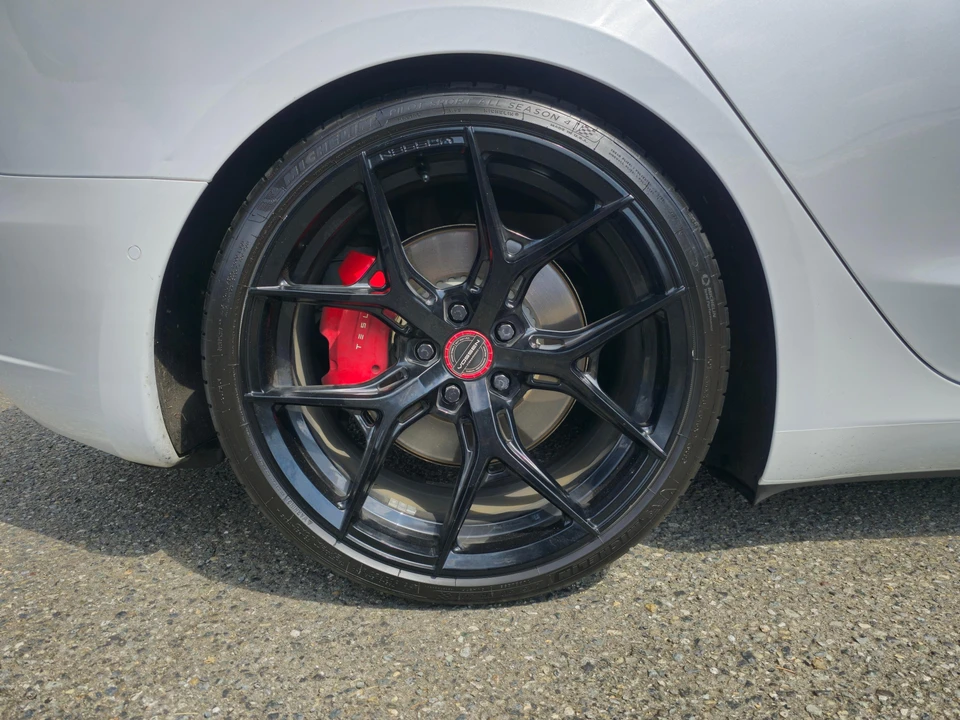 2020 Tesla Model 3 Performance - Image 22 of 31