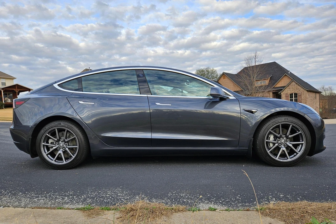 2020 Tesla Model 3 Performance - Image 3 of 31