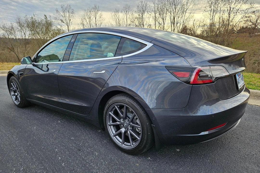 2020 Tesla Model 3 Performance - Image 4 of 31