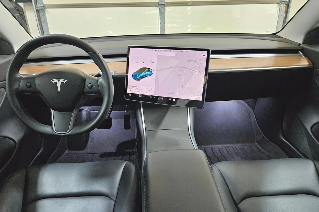 2020 Tesla Model 3 Performance - Image 27 of 31