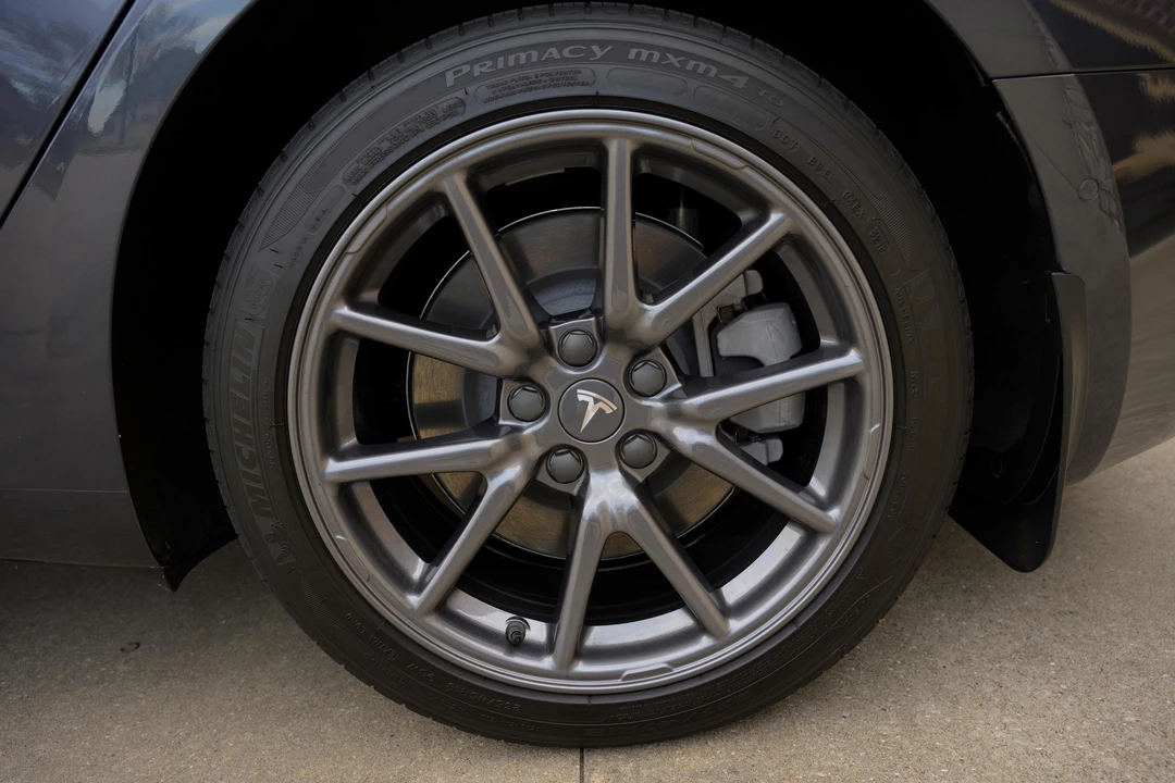 2020 Tesla Model 3 Performance - Image 24 of 31