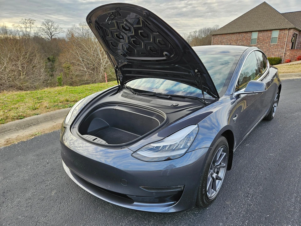 2020 Tesla Model 3 Performance - Image 13 of 31