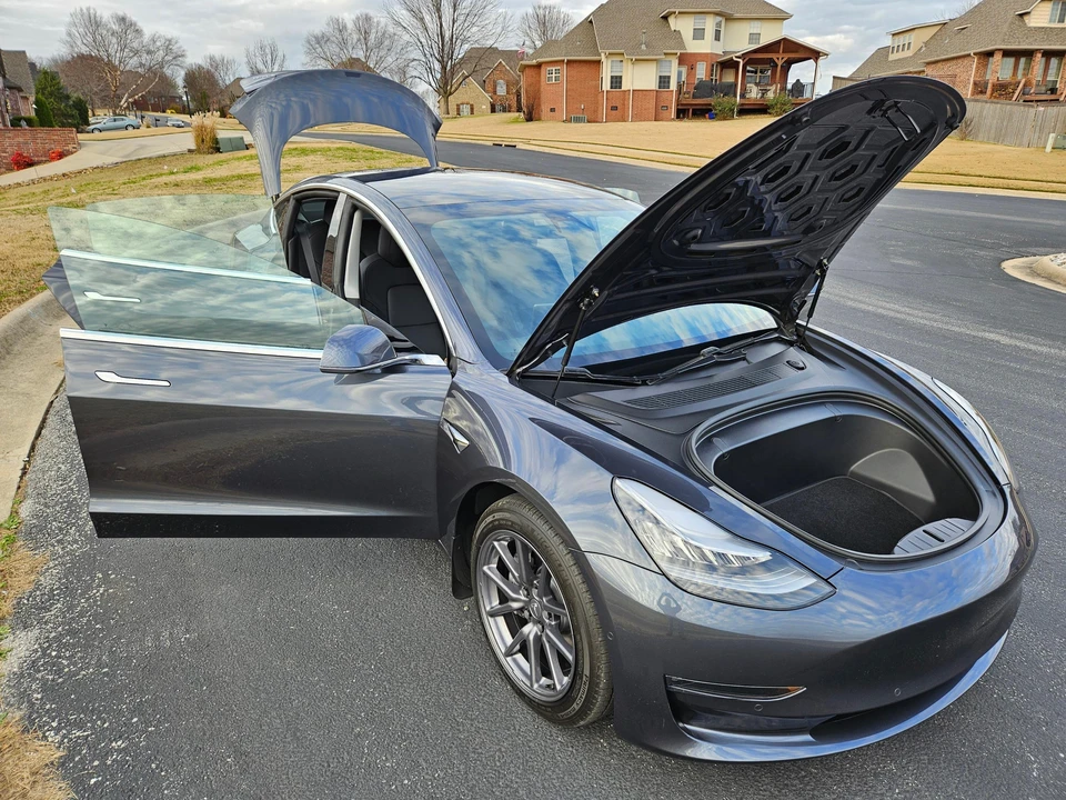2020 Tesla Model 3 Performance - Image 16 of 31