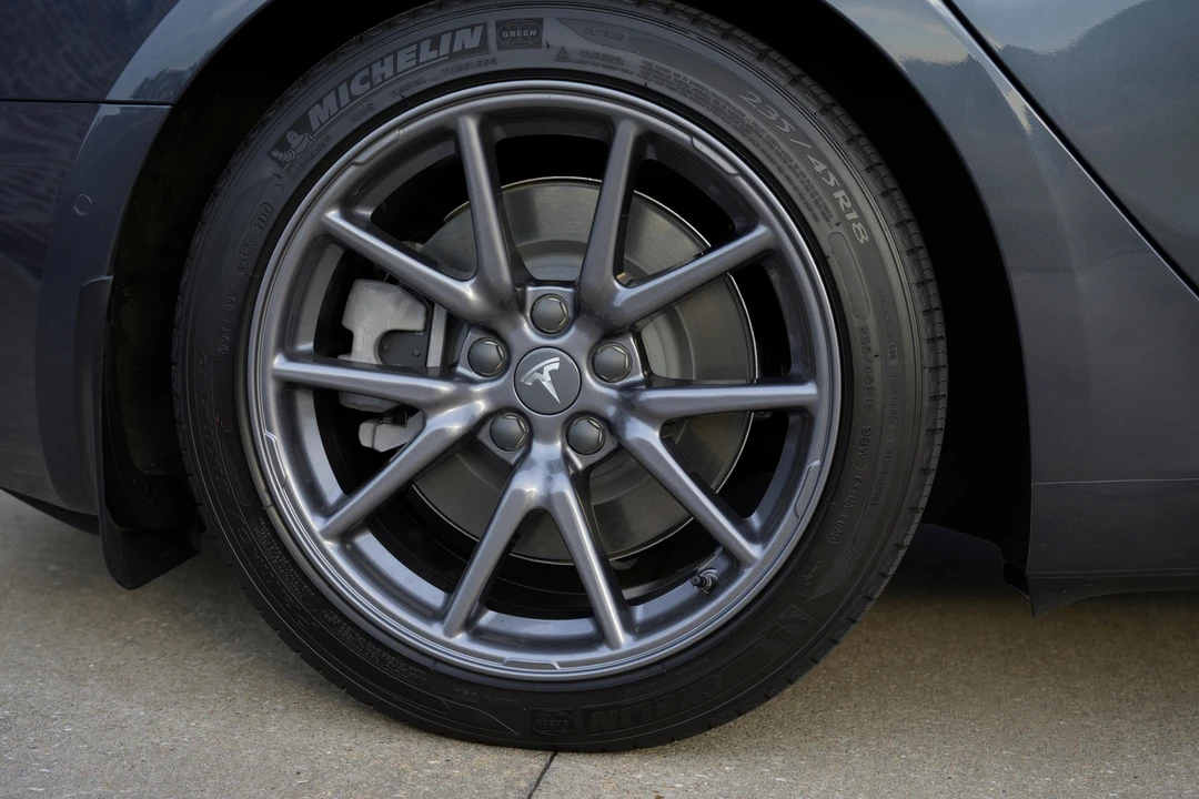 2020 Tesla Model 3 Performance - Image 25 of 31