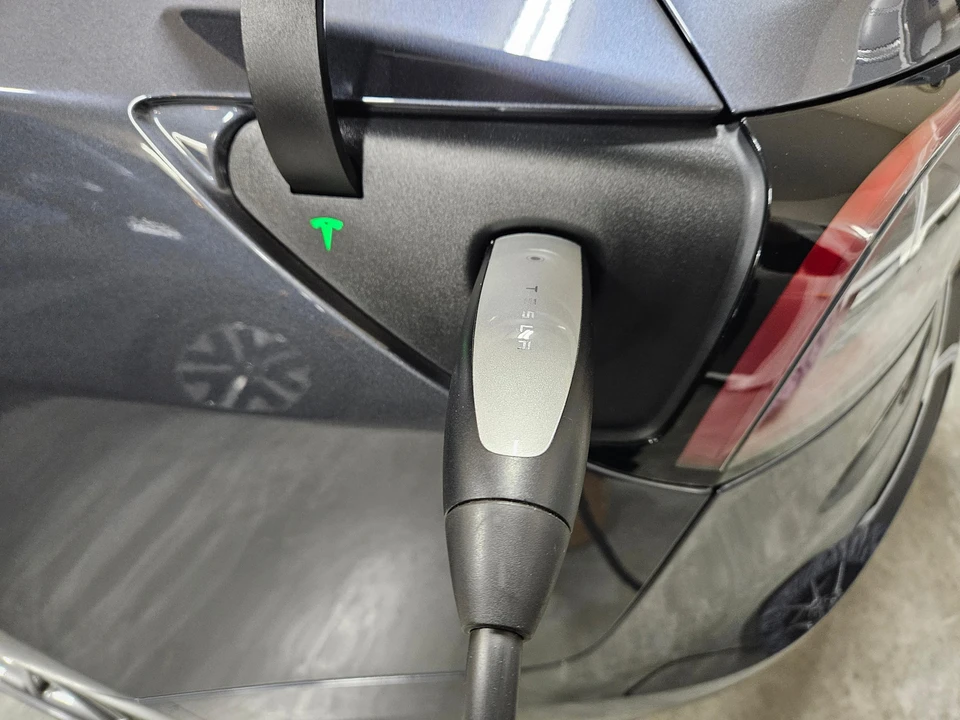 2020 Tesla Model 3 Performance - Image 18 of 31