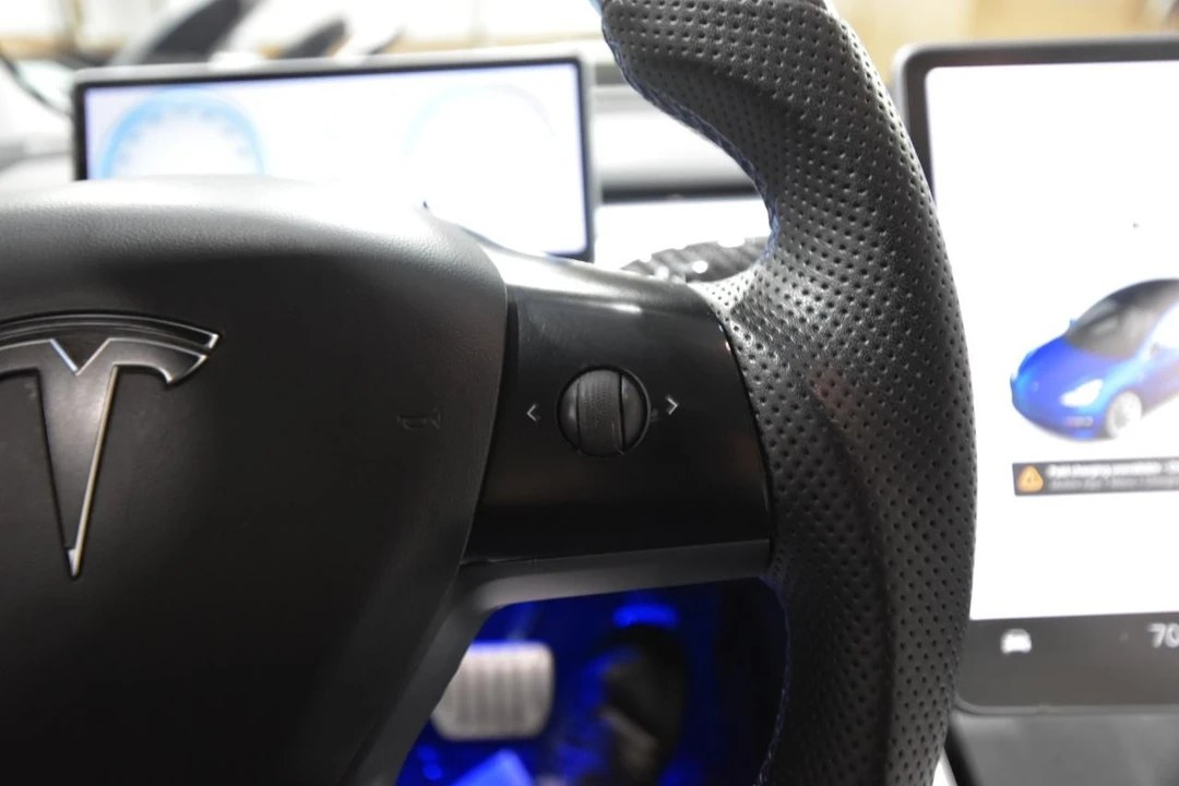 2020 Tesla Model 3 Performance - Image 15 of 21