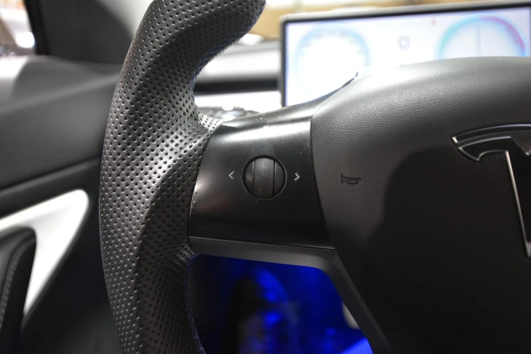 2020 Tesla Model 3 Performance - Image 14 of 21