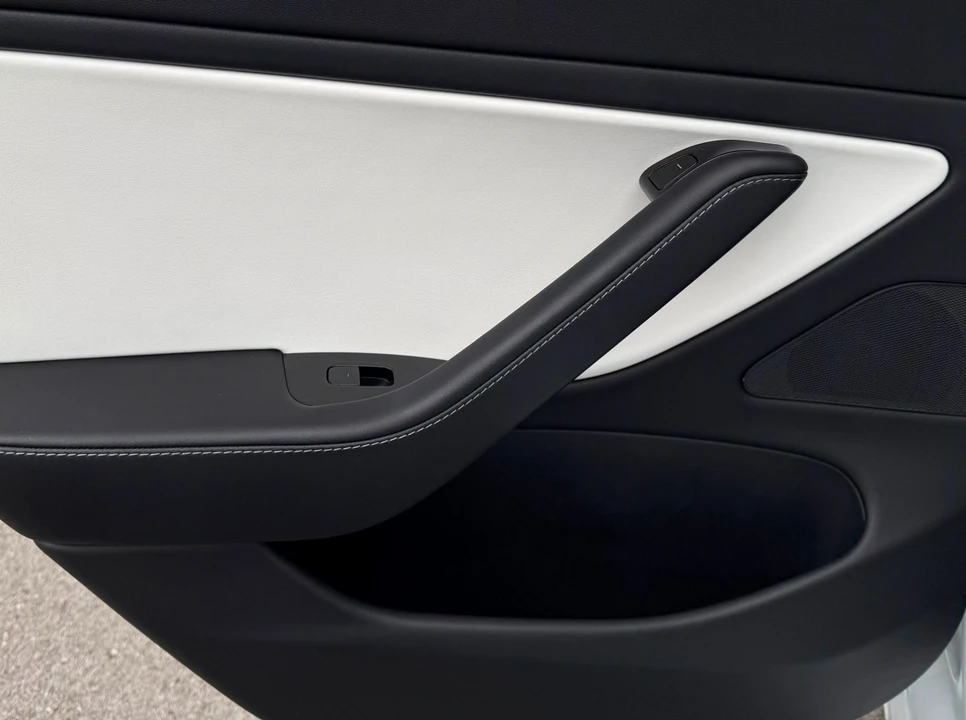 2020 Tesla Model 3 Performance - Image 10 of 21