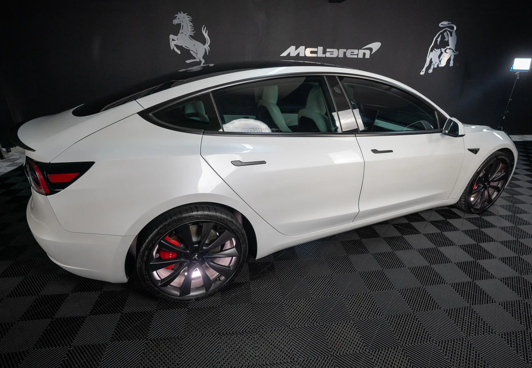 2020 Tesla Model 3 Performance - Image 10 of 31