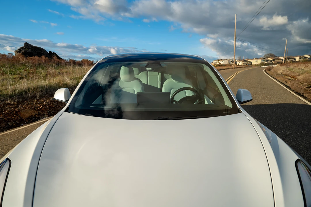 2020 Tesla Model 3 Performance - Image 16 of 31