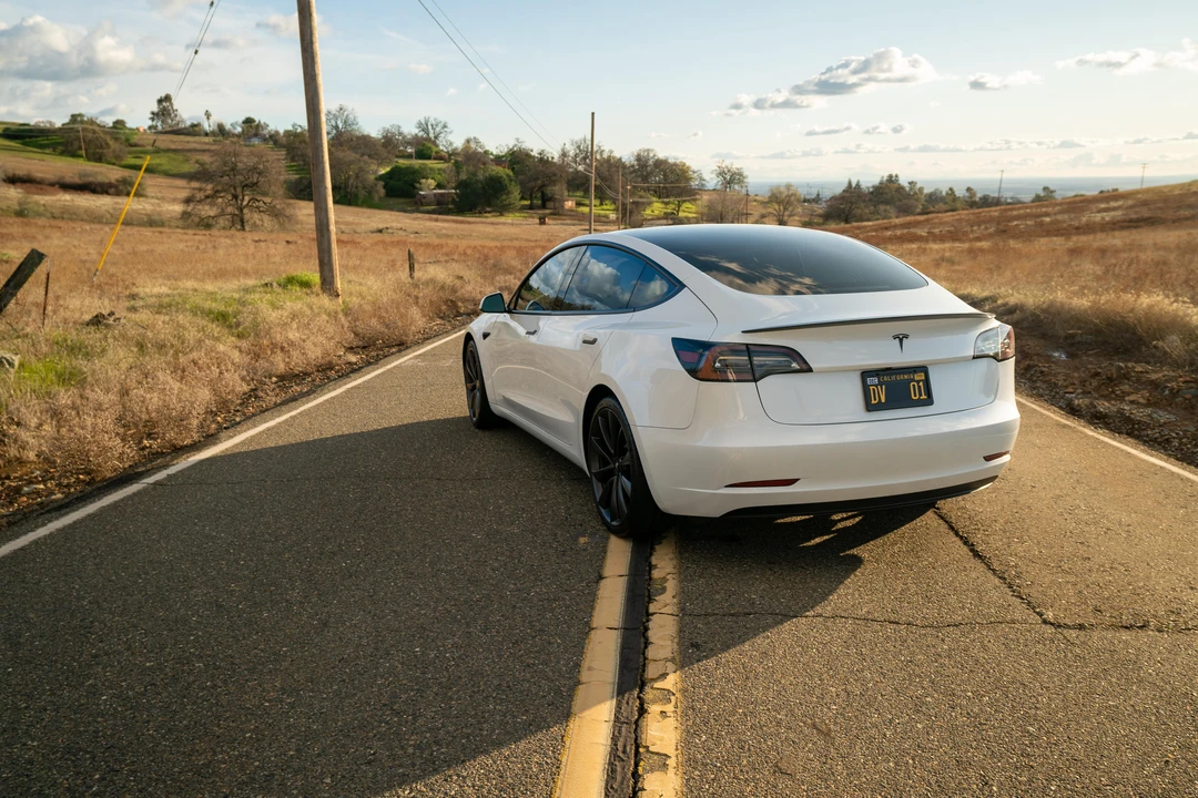 2020 Tesla Model 3 Performance - Image 9 of 31
