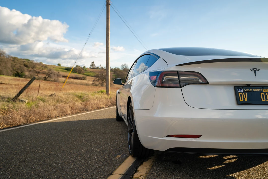 2020 Tesla Model 3 Performance - Image 18 of 31