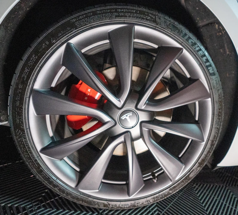 2020 Tesla Model 3 Performance - Image 29 of 31