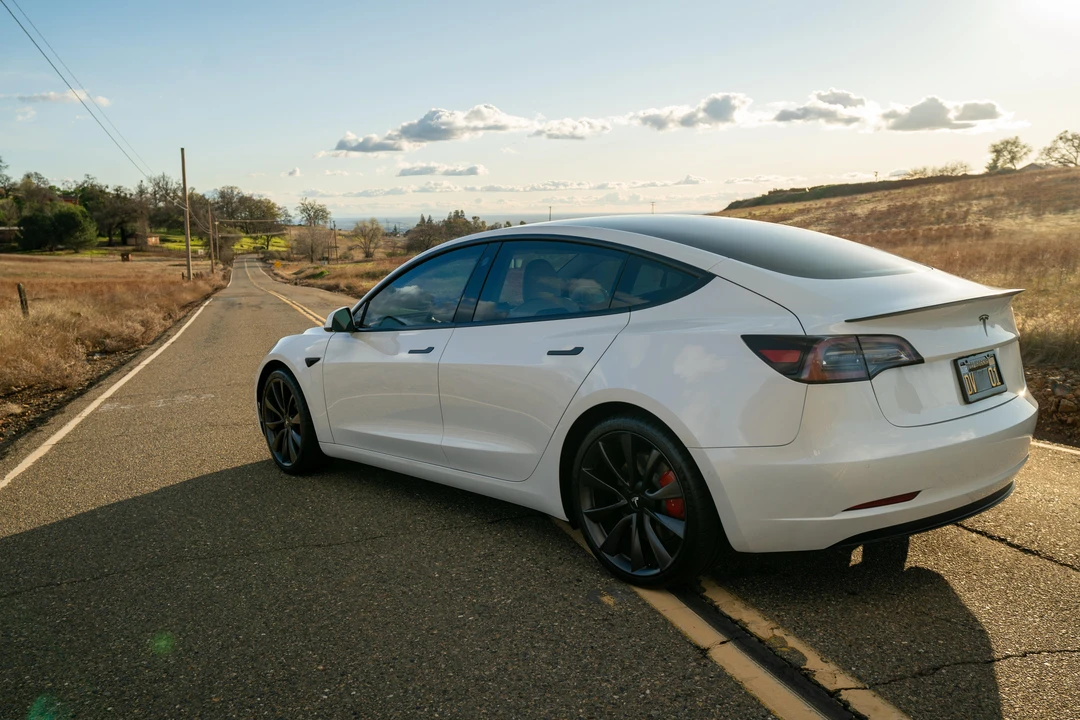 2020 Tesla Model 3 Performance - Image 8 of 31