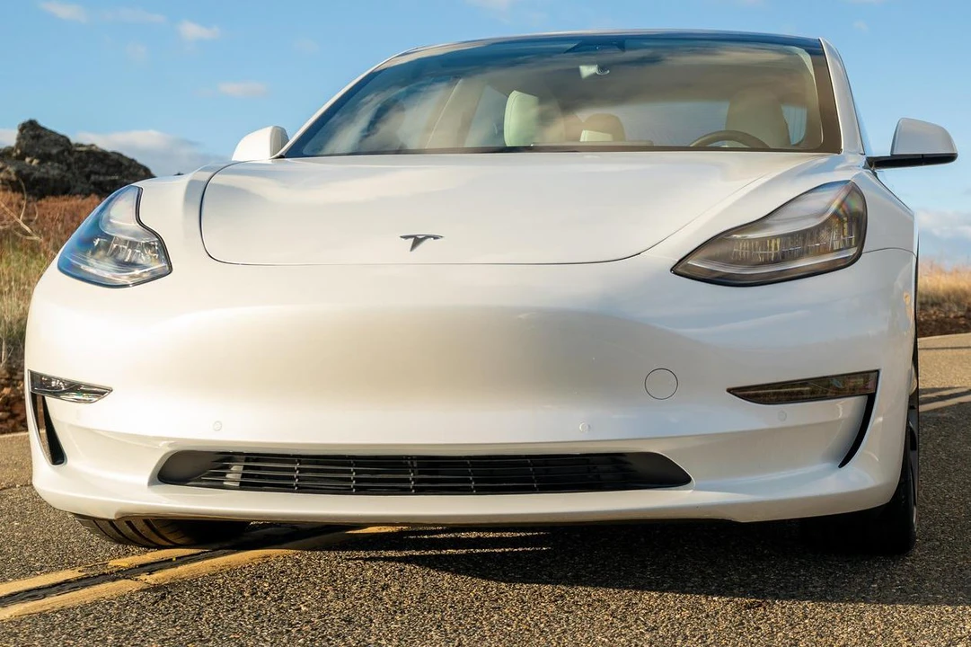 2020 Tesla Model 3 Performance - Image 2 of 31