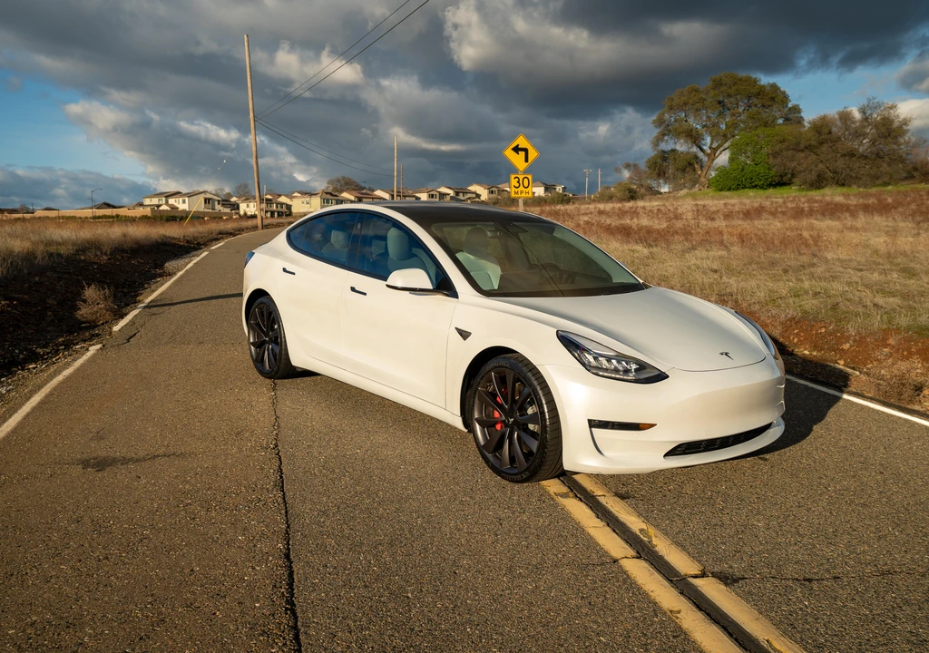 2020 Tesla Model 3 Performance - Image 12 of 31