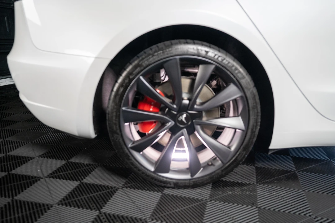 2020 Tesla Model 3 Performance - Image 28 of 31