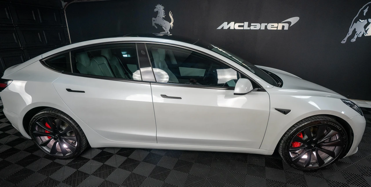 2020 Tesla Model 3 Performance - Image 23 of 31