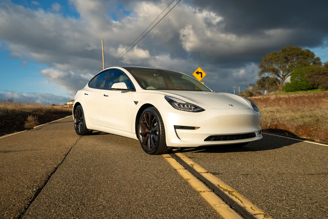 2020 Tesla Model 3 Performance - Image 14 of 31