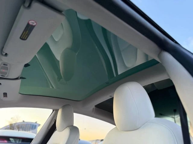 2020 Tesla Model 3 Performance - Image 18 of 21