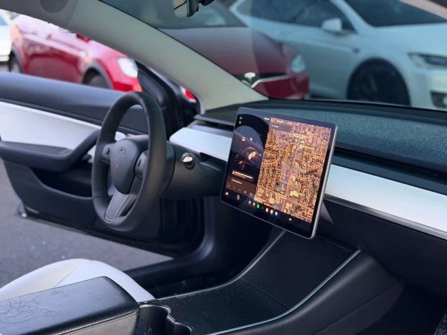 2020 Tesla Model 3 Performance - Image 15 of 21