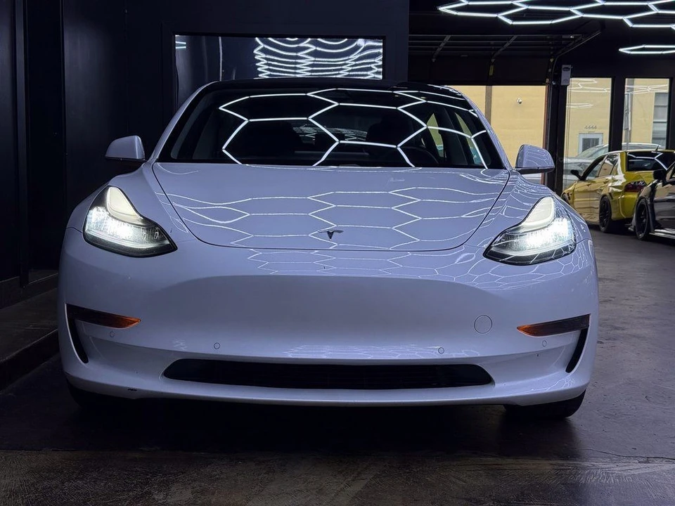 2020 Tesla Model 3 - Image 2 of 21