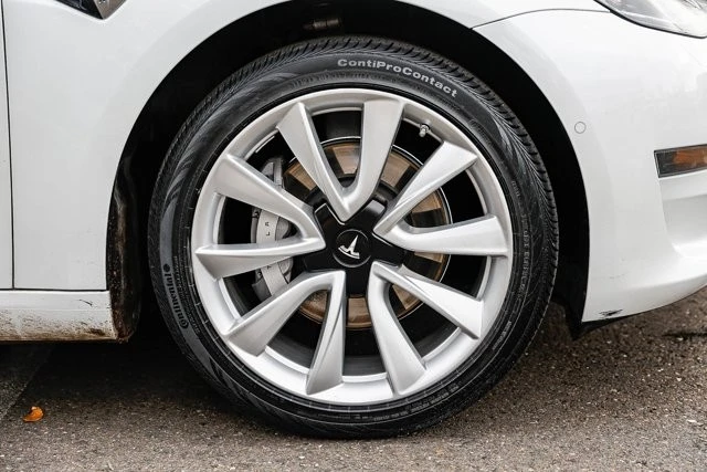 2020 Tesla Model 3 - Image 9 of 12