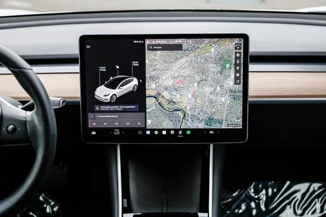 2020 Tesla Model 3 - Image 11 of 12