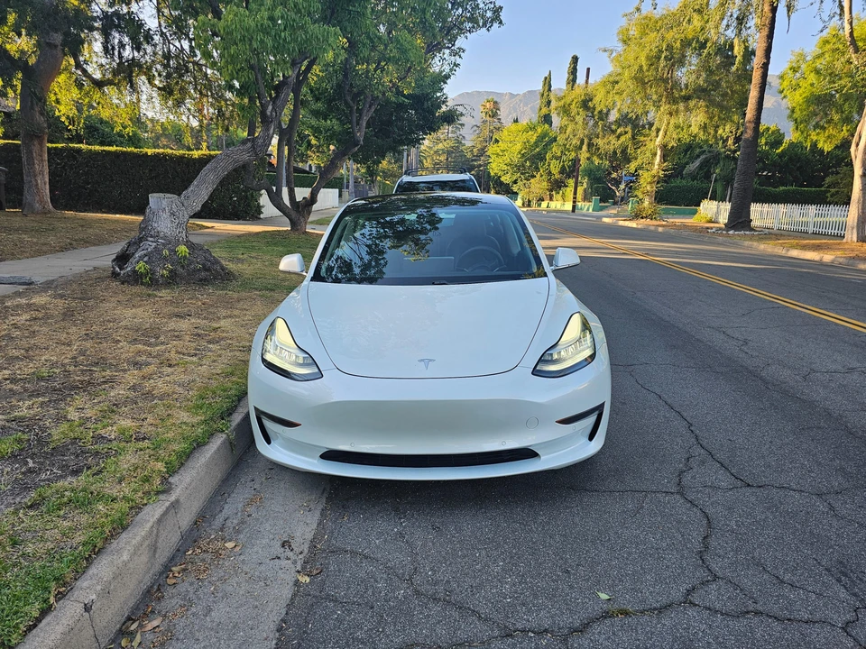 2020 Tesla Model 3 - Image 8 of 31