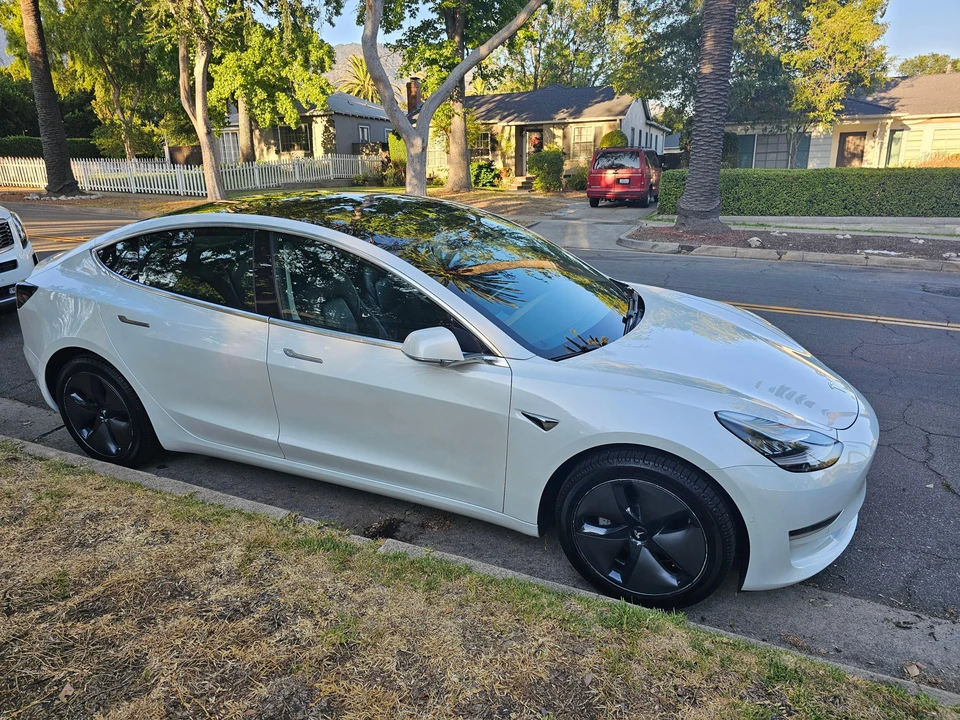 2020 Tesla Model 3 - Image 22 of 31
