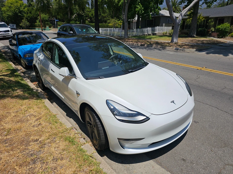 2020 Tesla Model 3 - Image 24 of 31