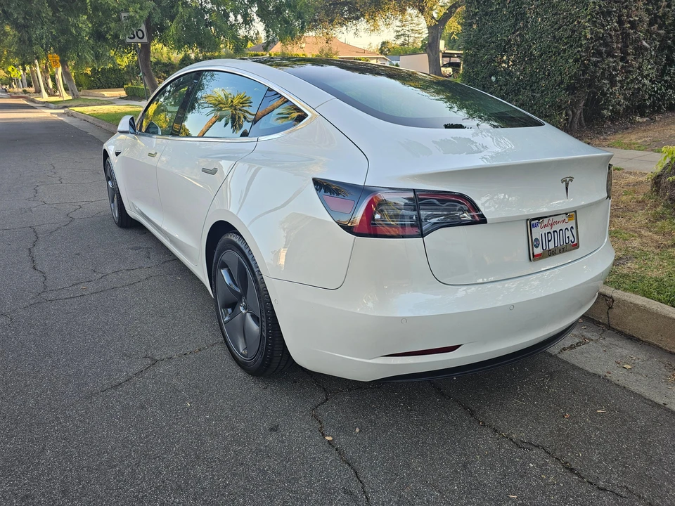 2020 Tesla Model 3 - Image 15 of 31