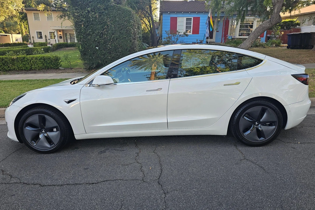 2020 Tesla Model 3 - Image 3 of 31
