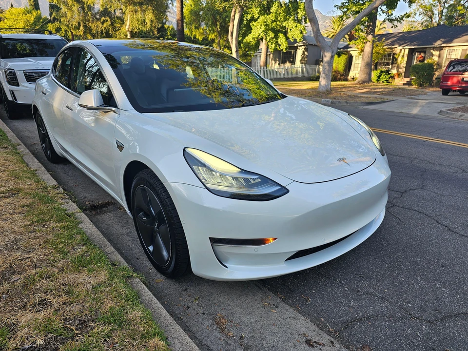 2020 Tesla Model 3 - Image 25 of 31