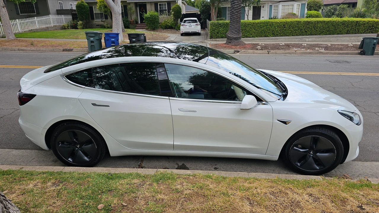 2020 Tesla Model 3 - Image 21 of 31