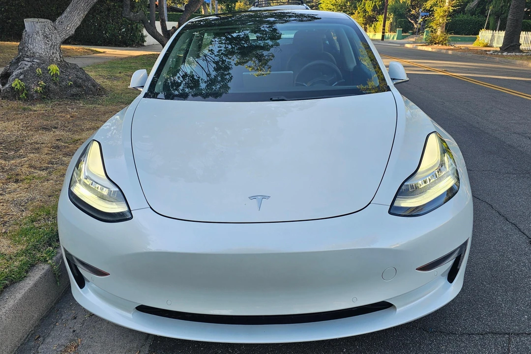 2020 Tesla Model 3 - Image 2 of 31