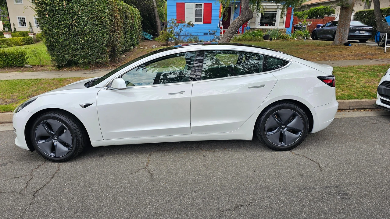 2020 Tesla Model 3 - Image 13 of 31