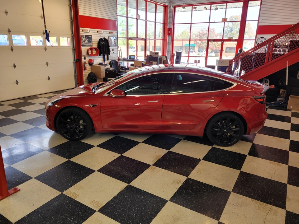 2020 Tesla Model 3 - Image 14 of 31