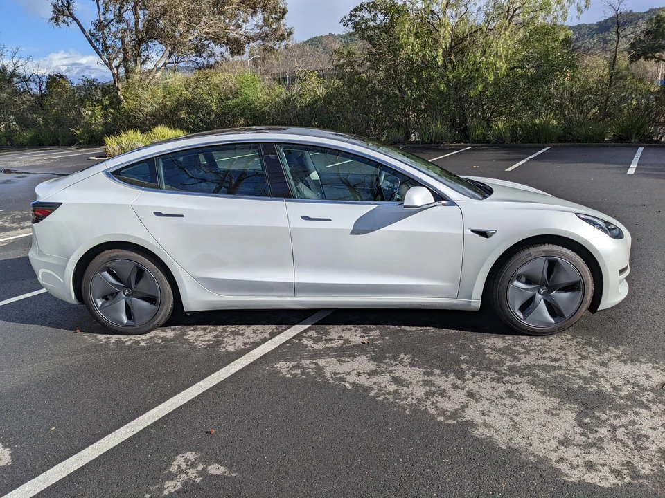 2020 Tesla Model 3 - Image 10 of 31