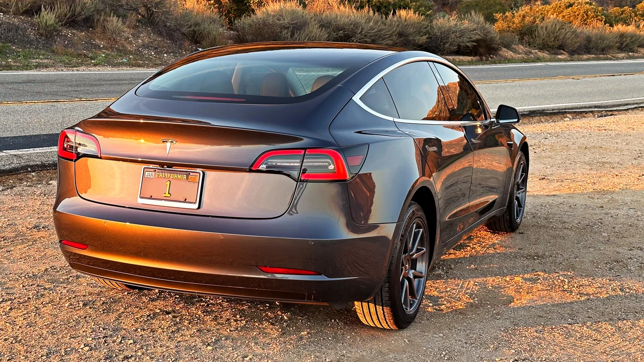 2020 Tesla Model 3 - Image 18 of 31