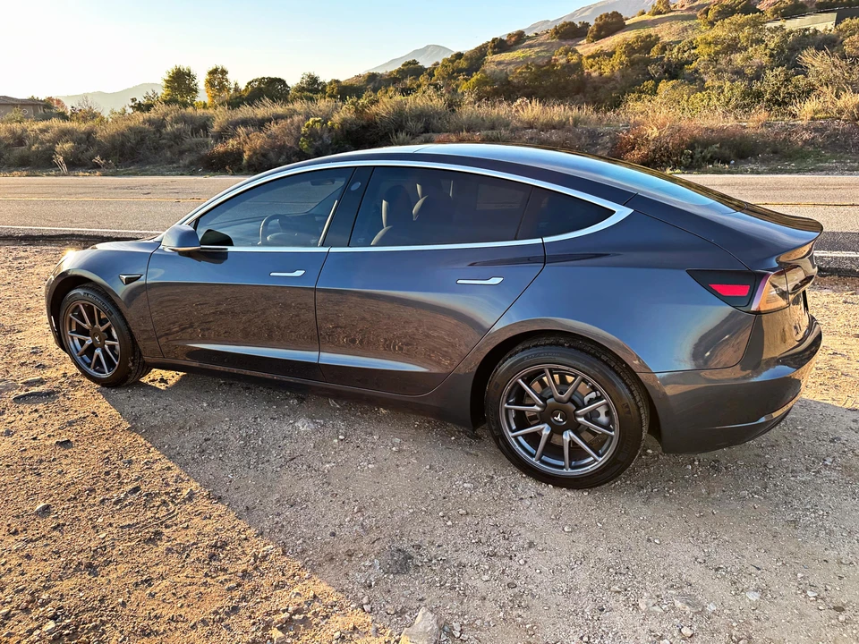2020 Tesla Model 3 - Image 15 of 31