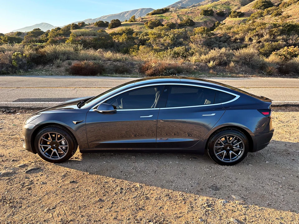 2020 Tesla Model 3 - Image 14 of 31
