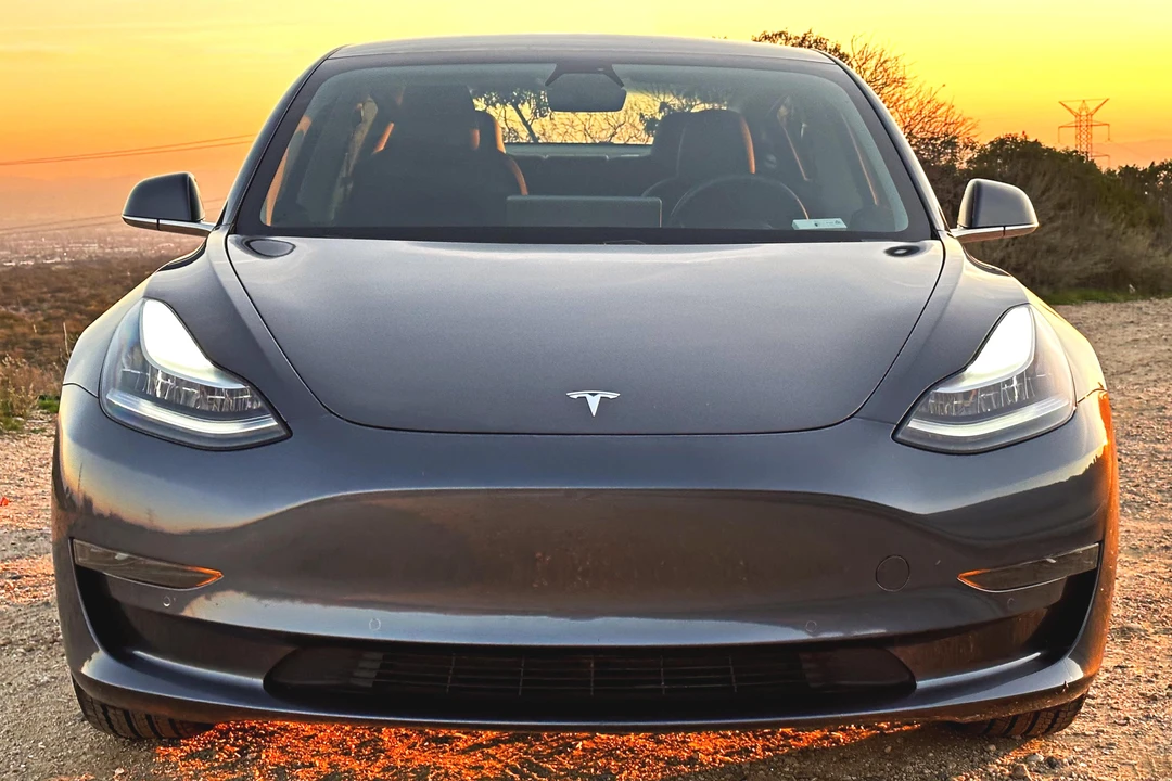 2020 Tesla Model 3 - Image 2 of 31