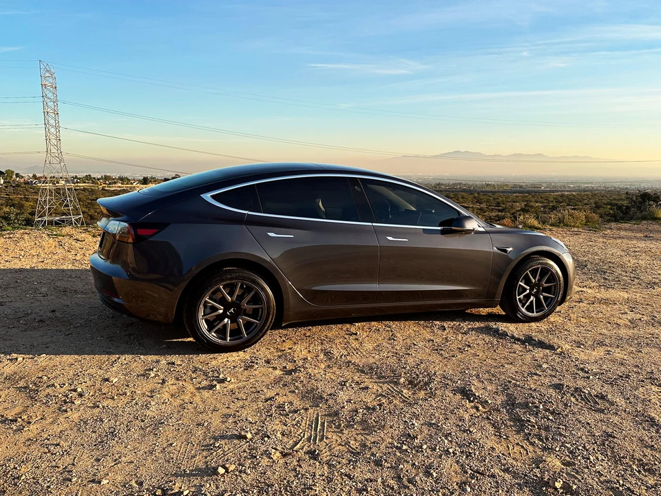2020 Tesla Model 3 - Image 21 of 31